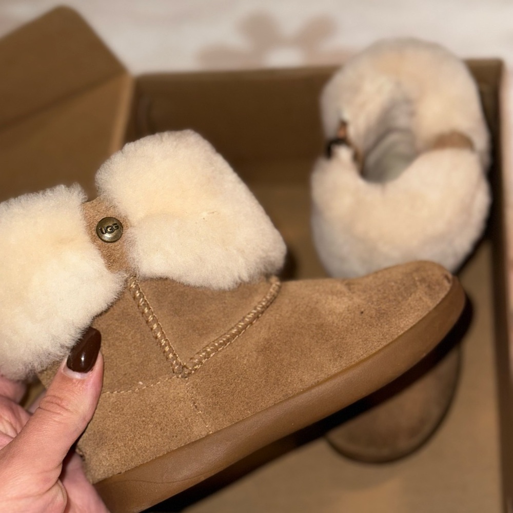 EXCLUSIVE UGG Ramona boots toddler girl 9T
